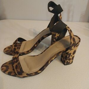 Comfort Women's Chunky Block Heels Sz 9W Animal Print Ankle Strap Open Toe Wild